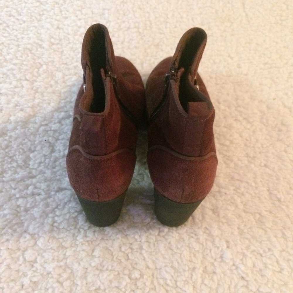 Clarks Ankle Suede Boots - Picture 4 of 6